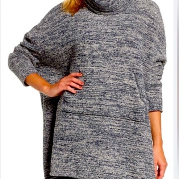 Barefoot Dreams Funnelneck Pulloverr - Picture 5 of 5